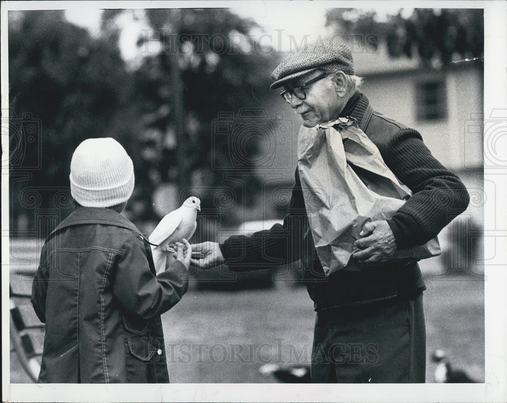 1978 Press Photo Mary Jane Felski and Fine Feathered Friend Whitey - Historic Images