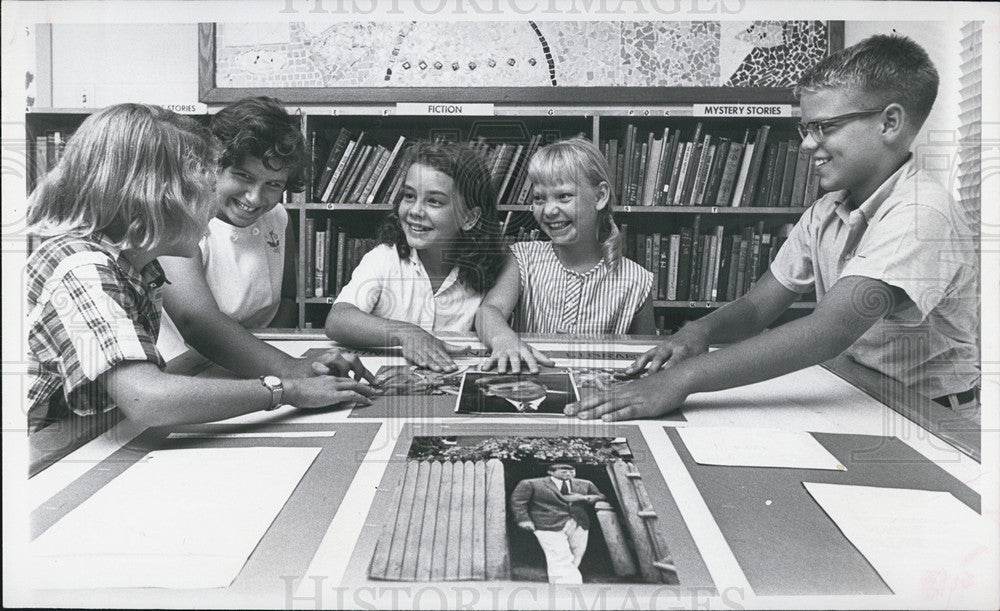 1966 Press Photo Kenndy Memorial Library With Children At Table - Historic Images