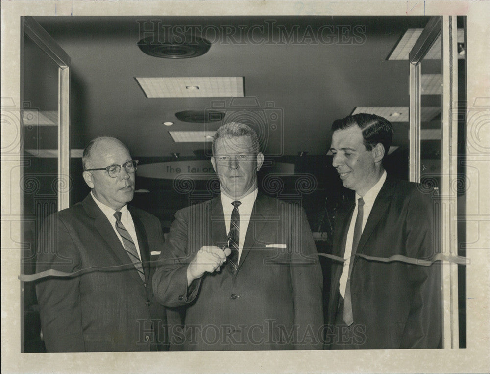 1964 Press Photo City Councilman Gerald Murphy At Kennedy Men&#39;s Wear Store Open - Historic Images