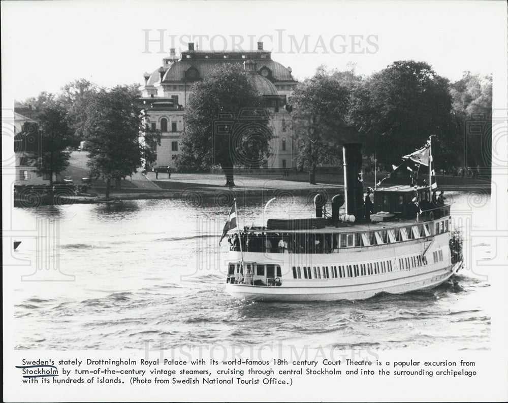 1981 Press Photo Sweden&#39;s Drottingholm Royal Palace and Vintage Steamers - Historic Images