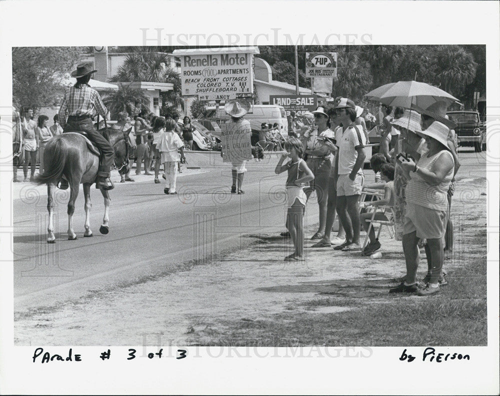 1982 Press Photo  Indian Rocks Beach Holiday Parade - Historic Images