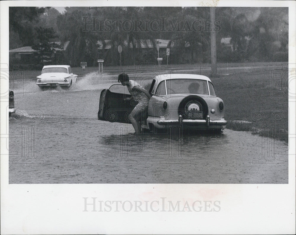 1968 Press Photo Heavy Rains, Flooding St Petersburg Streets - Historic Images