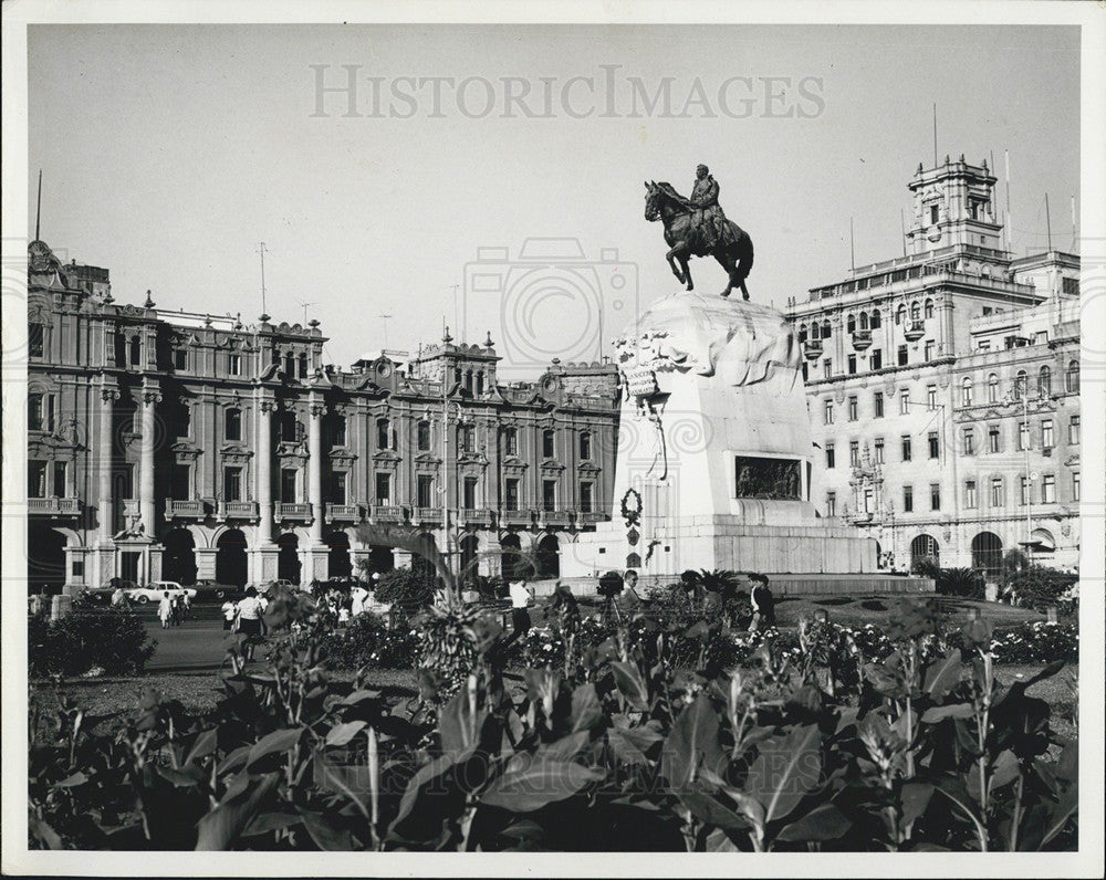 1967 Press Photo Memorial Statue Of General Jose San Martin In Center Of Lima - Historic Images