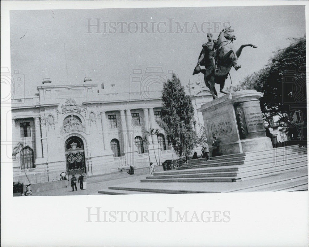 1974 Press Photo Peruvian Legislature Building/Peru/Statue - Historic Images