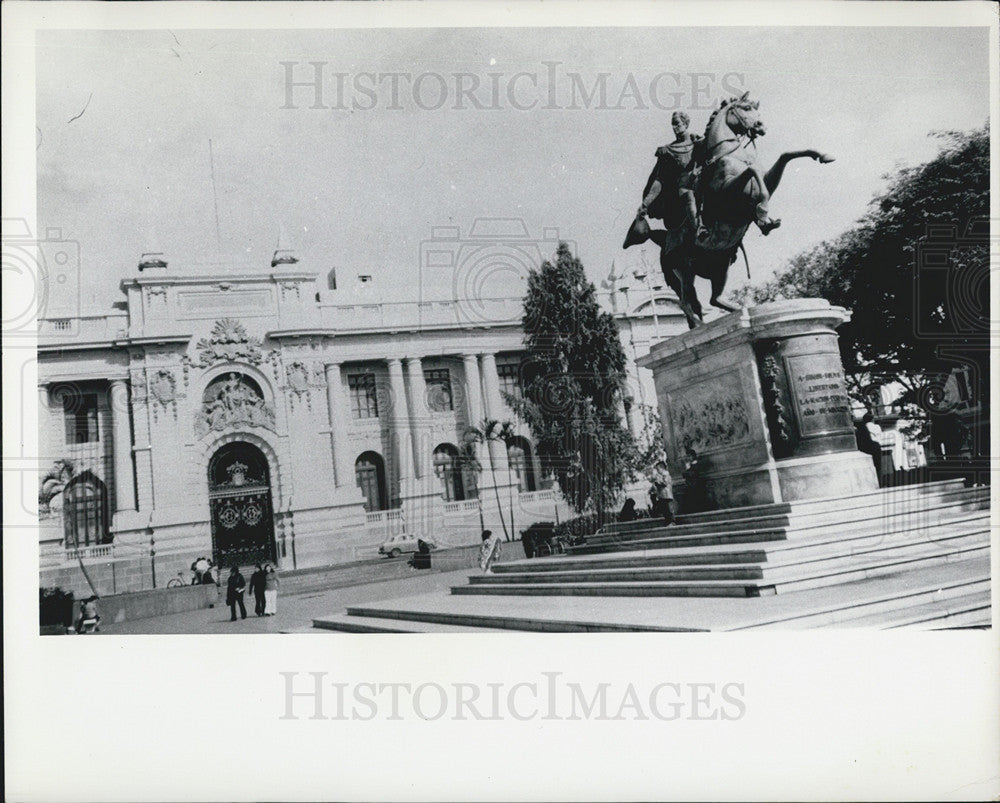 1974 Press Photo Peruvian Legislature Building/Peru/Statue - Historic Images