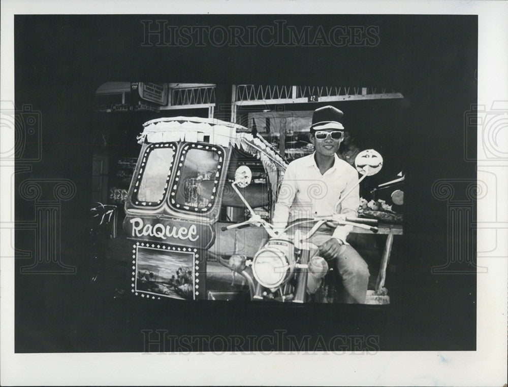 1975 Press Photo Filipino Youth On Motorcycle Decorated Style Of Jeepneys - Historic Images