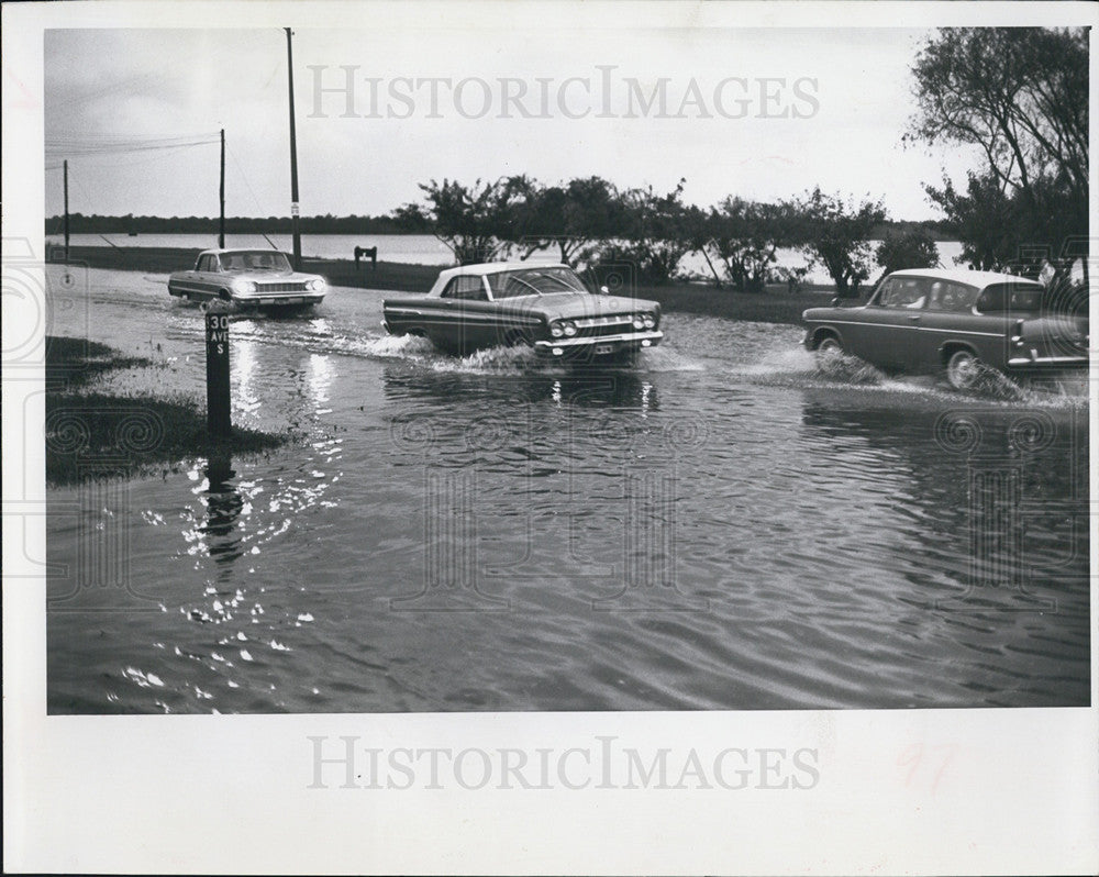 1964 Press Photo Flooded Streets in St. Petersburg, Florida - Historic Images