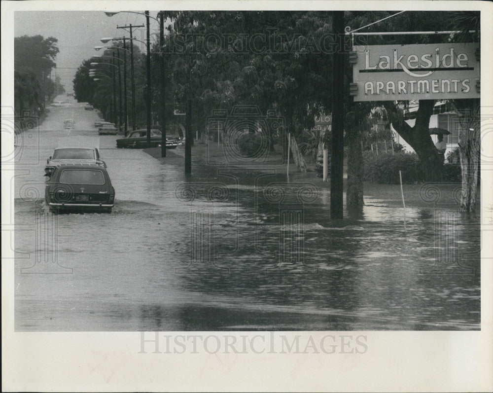1968 Press Photo Rain Floods Tangerine Ave Between 4th And 9th-St Petersburg - Historic Images