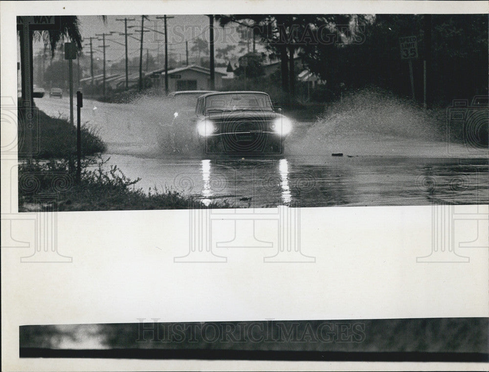 Press Photo Cars Barrel Through Flooded Streets St Petersburg FL - Historic Images