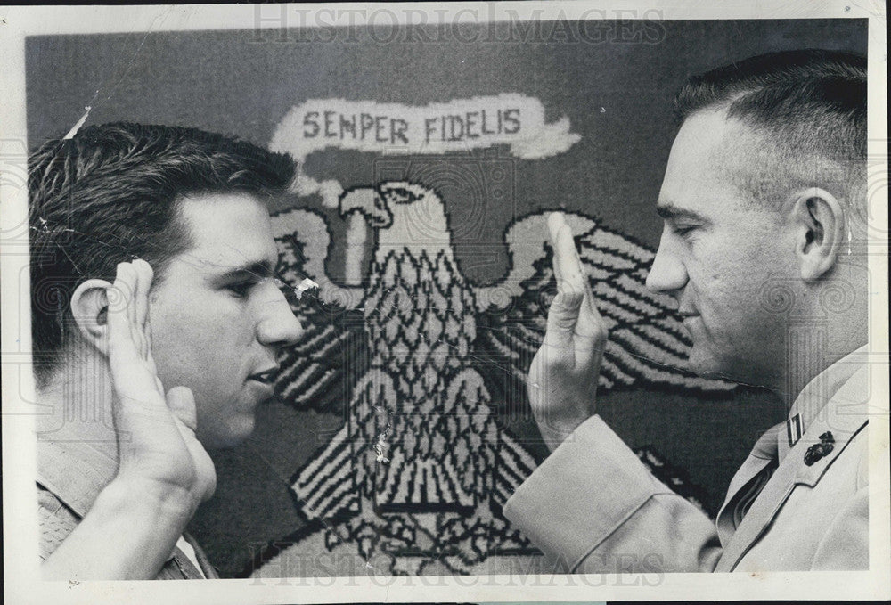 1965 Press Photo Walter Glocke Sworn into the Marines - Historic Images