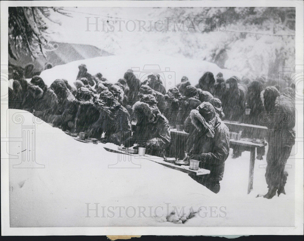 1958 Press Photo Marines Dining in Snowstorm in the Antartic - Historic Images