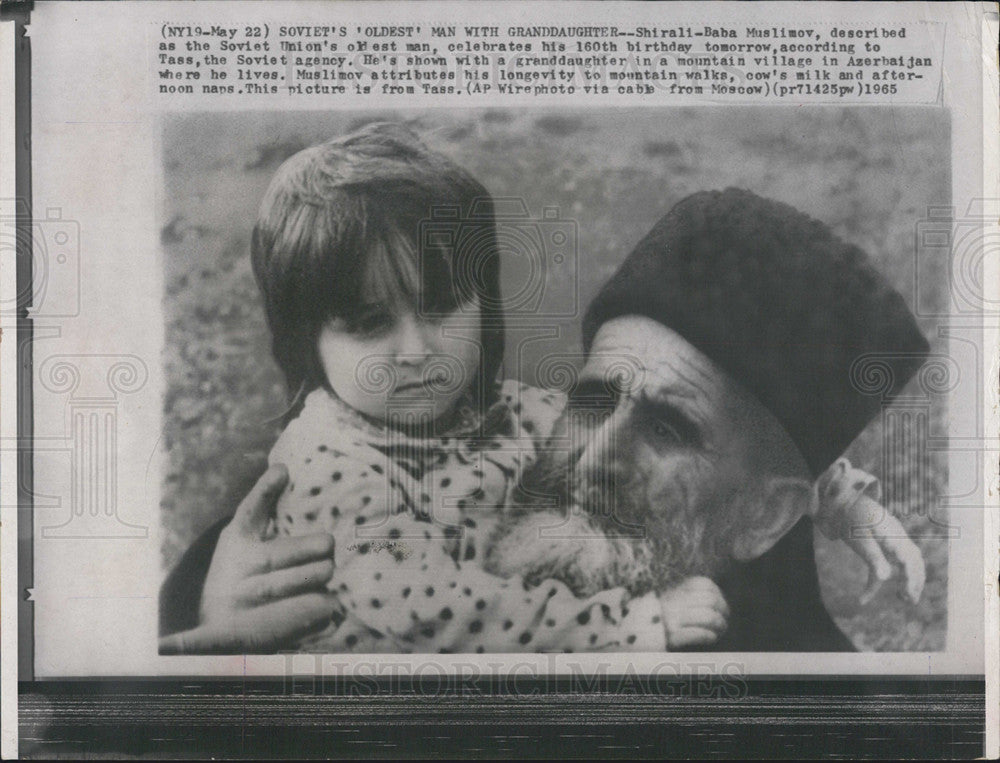 1965 Press Photo Russia's Oldest Man/Granddaughter-Shirali-Baba Muslimov 160 Yrs - Historic Images