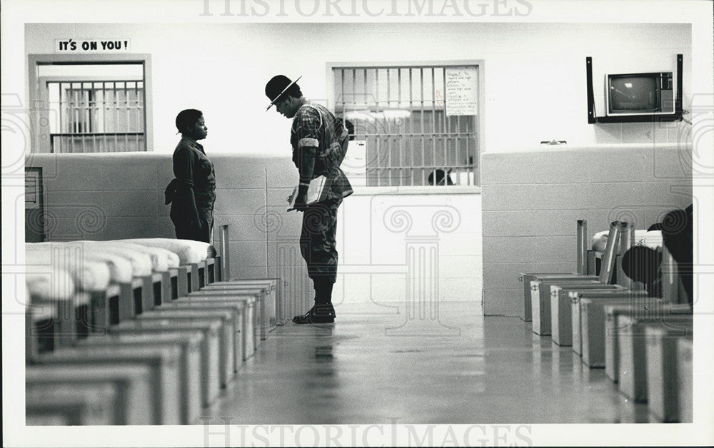 1987 Press Photo Prisoners Drill Instructor Michael Page - Historic Images