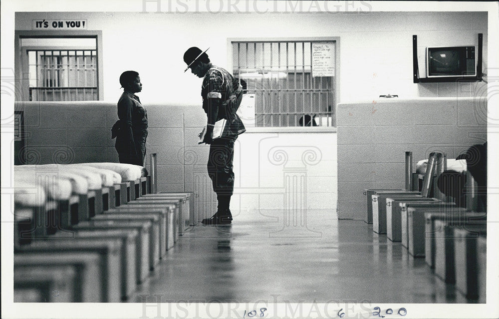 1987 Press Photo Drill Instructor Michael Page boot camp - Historic Images