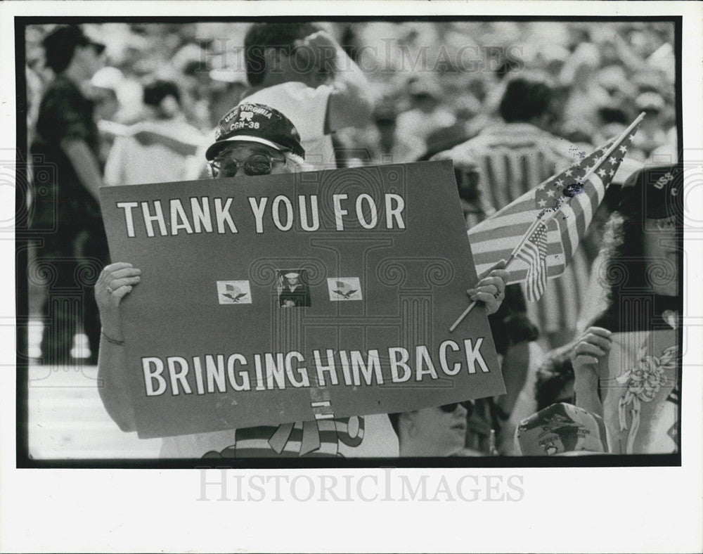 1991 Press Photo Tampa Stadium holds a homecoming for the USS Virginia sailors - Historic Images