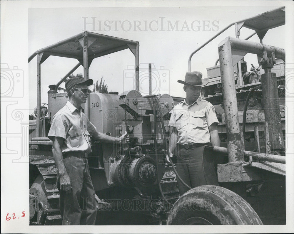 1965 Press Photo Rangers Check fire fighting equipment - Historic Images