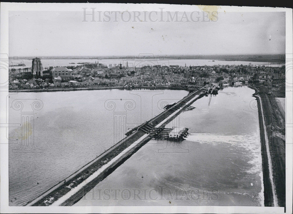 1953 Press Photo Massive rebuilding of the dikes and dams in Holland, after - Historic Images