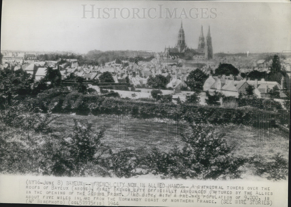 1944 Press Photo Aerial view of Bayeux., first French city captured by the - Historic Images