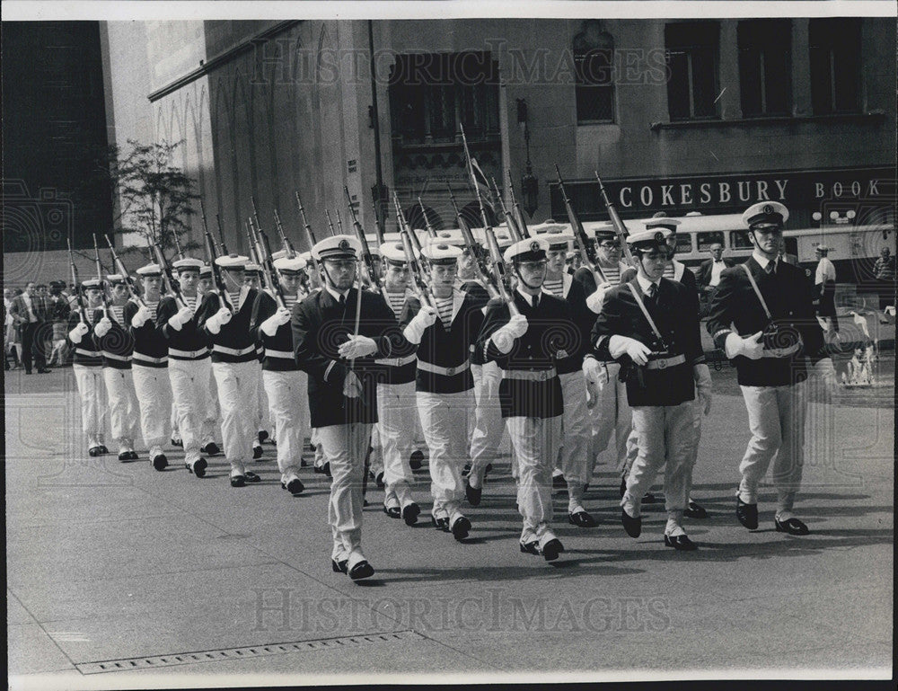 1970 Press Photo French Navy arriving Civic Center from Commandant Bourdais - Historic Images