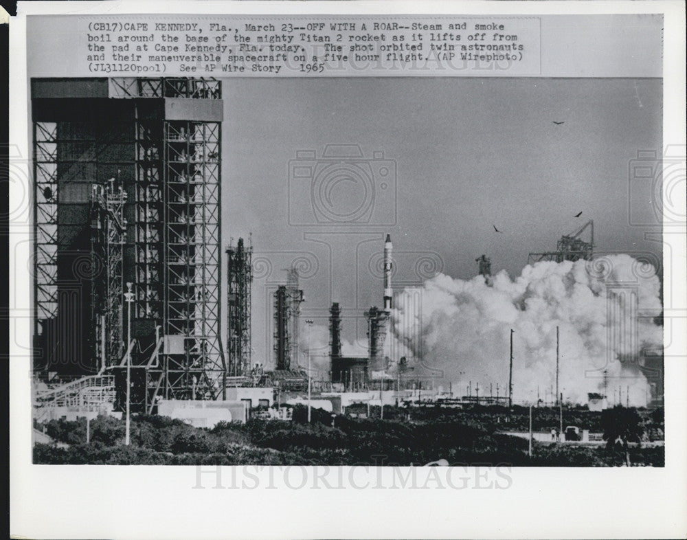 1965 Press Photo Titan 2 Rocket as it Lifts Off At Cape Kennedy - Historic Images