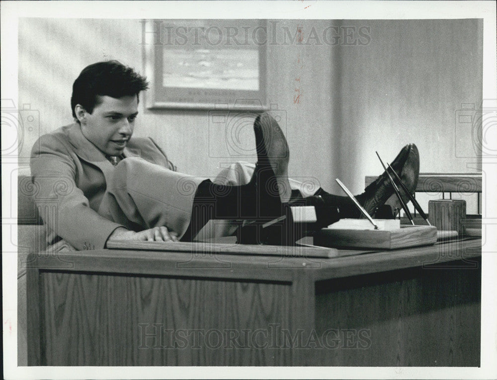 1990 Press Photo Actor  Jon Cryer plays a talent agent&quot;the Fmaous Teddy Z&quot; - Historic Images