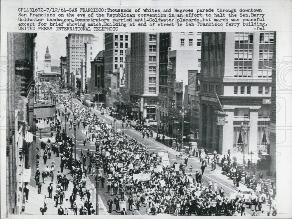 1964 Press Photo Demonstrators against Barry Goldwater nomination at convention. - Historic Images