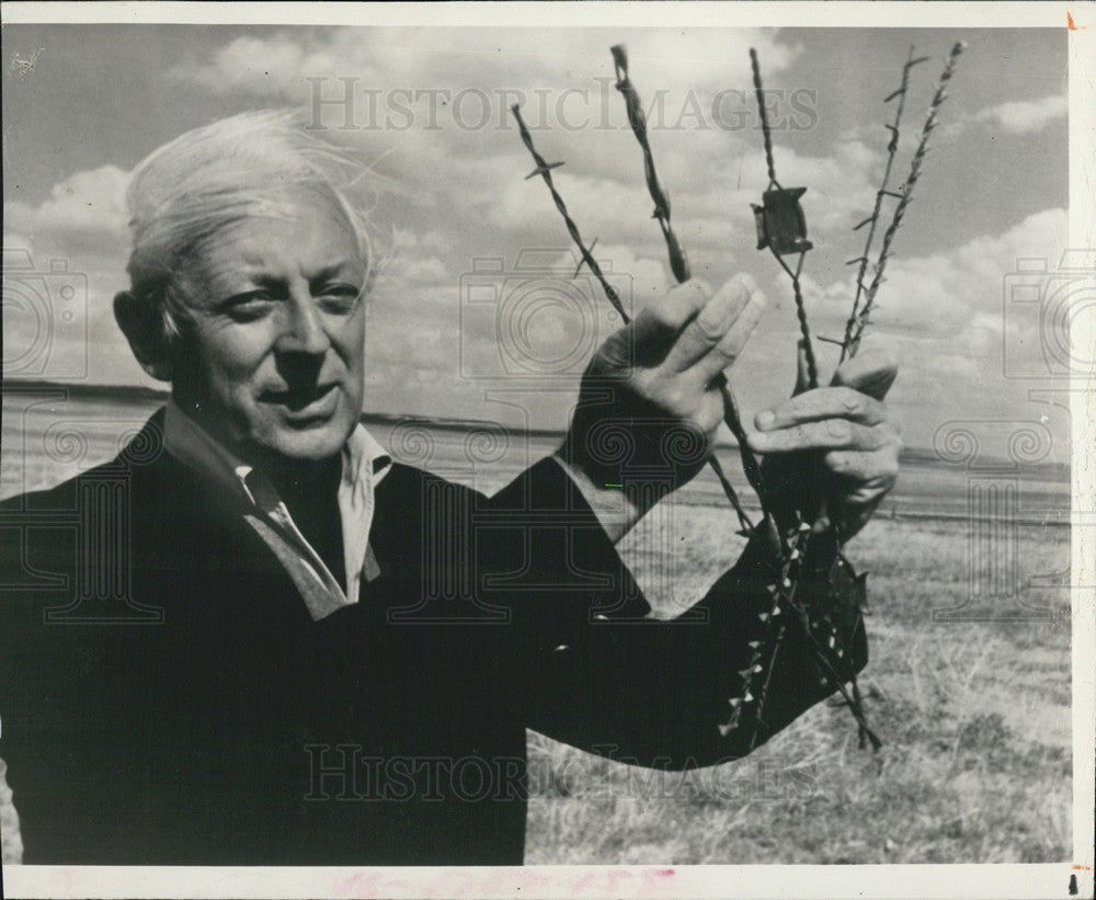 1973 Press Photo Alistair Cooke, Domesticating a Wilderness - Historic Images