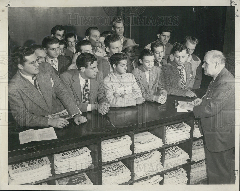 1948 Press Photo U.S. Military Draft Registration Crowd Chicago Sun-Times - Historic Images