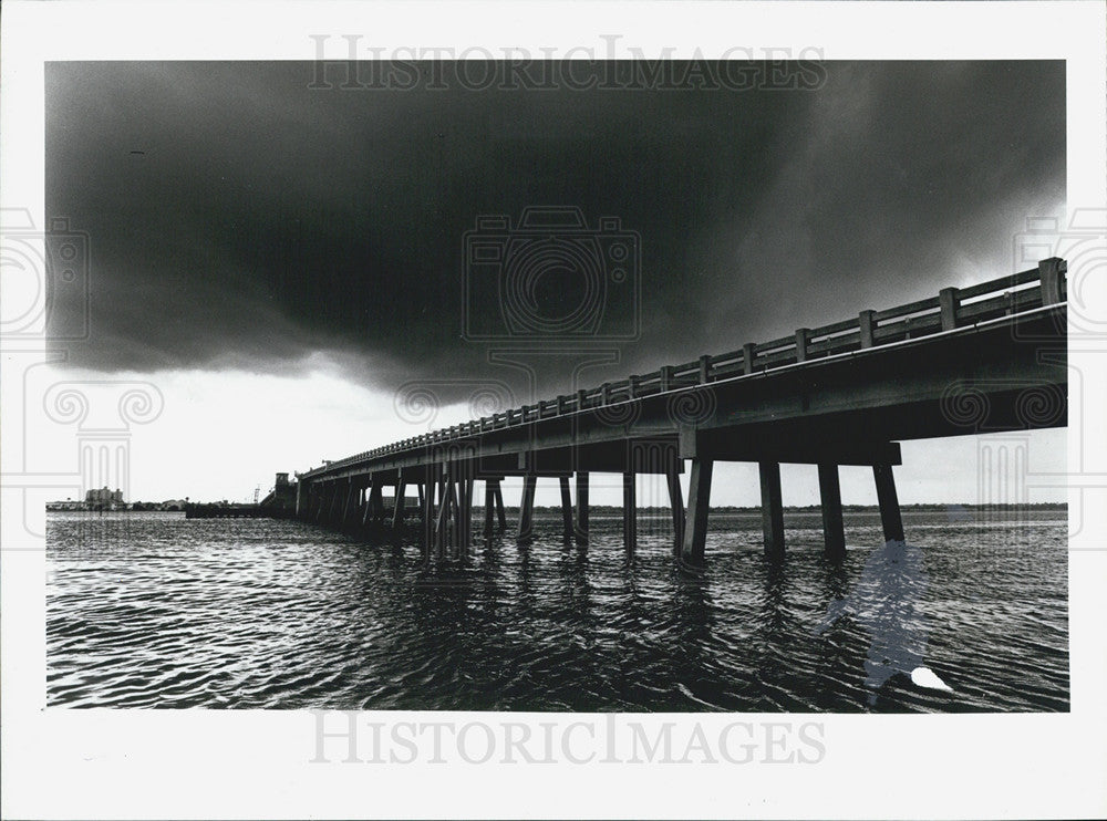 1987 Press Photo Thunderstorms moved into Pinellas County - Historic Images