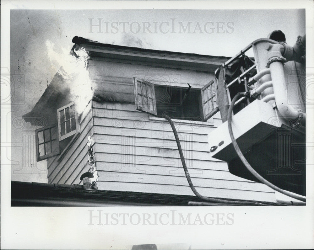 1977 Press Photo Thunderbolt struck the bell tower of Shannon Funeral Home - Historic Images