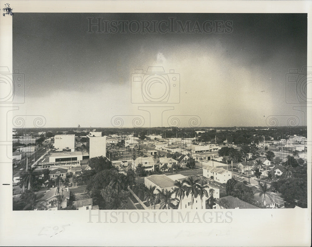 1977 Press Photo Smog/Ozone/Storm Clouds/Manatee Florida - Historic Images