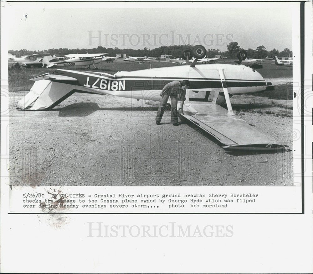 1980 Press Photo Crystal River Airport/Sherry Borcheler/Damaged Cessna Plane - Historic Images