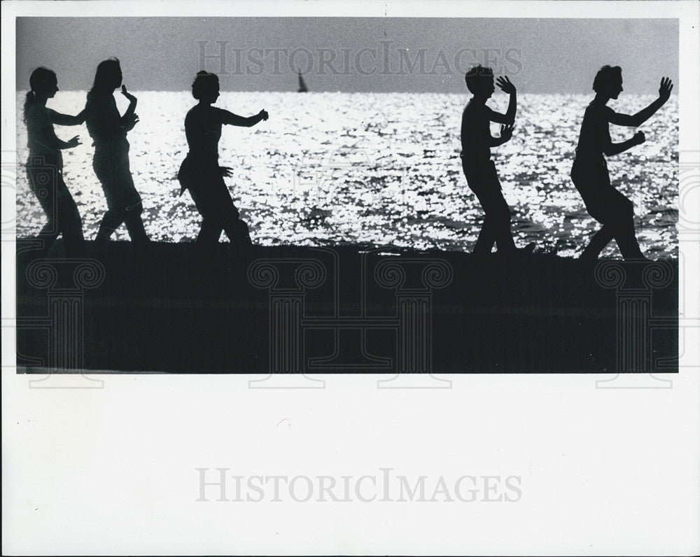 1981 Press Photo Institute, Dynamic Psychological Movement, Awareness, Tai Chi - Historic Images