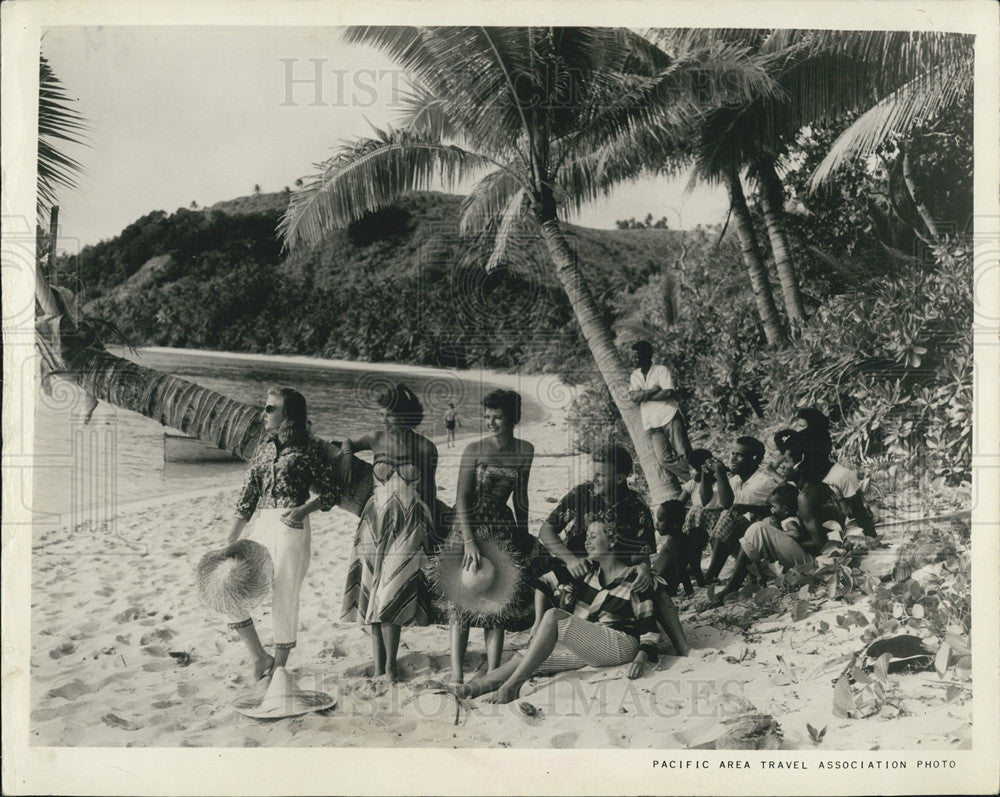 1962 Press Photo Tahiti Beach Scene - Historic Images