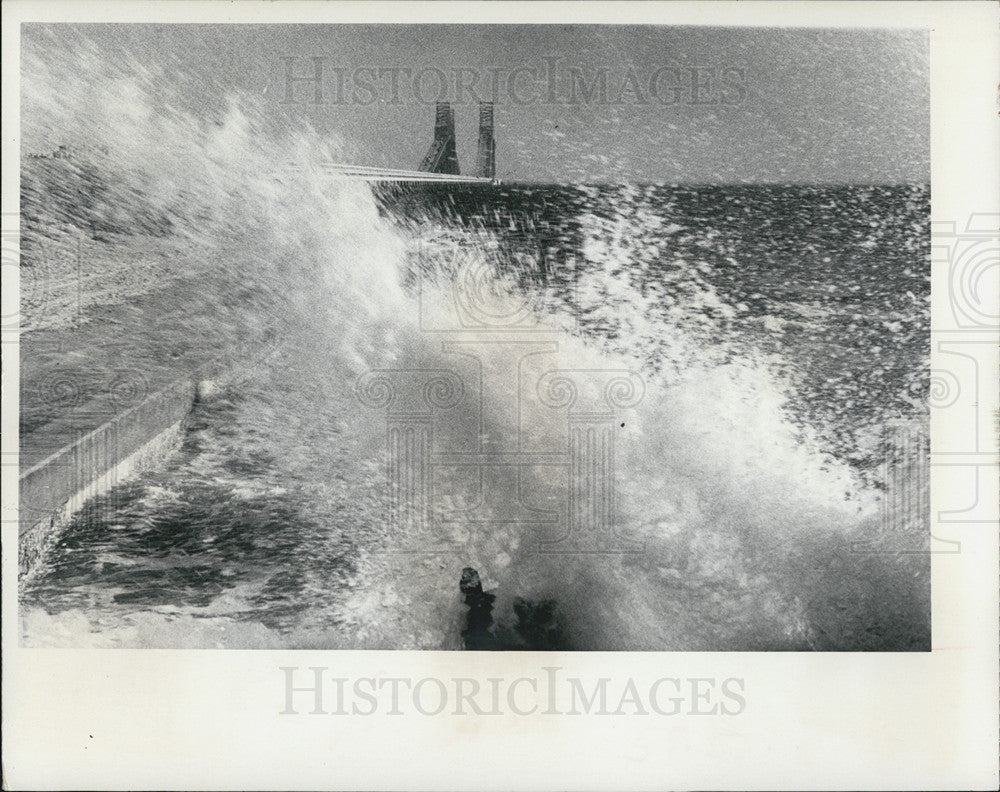 1972 Press Photo Waves Sunshine Skyway Bridge - Historic Images