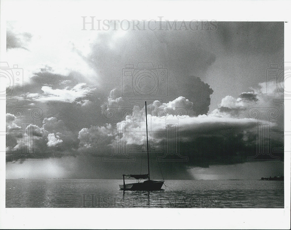 1991 Press Photo Isolated Thunderstorm Bay Area St Petersburg - Historic Images