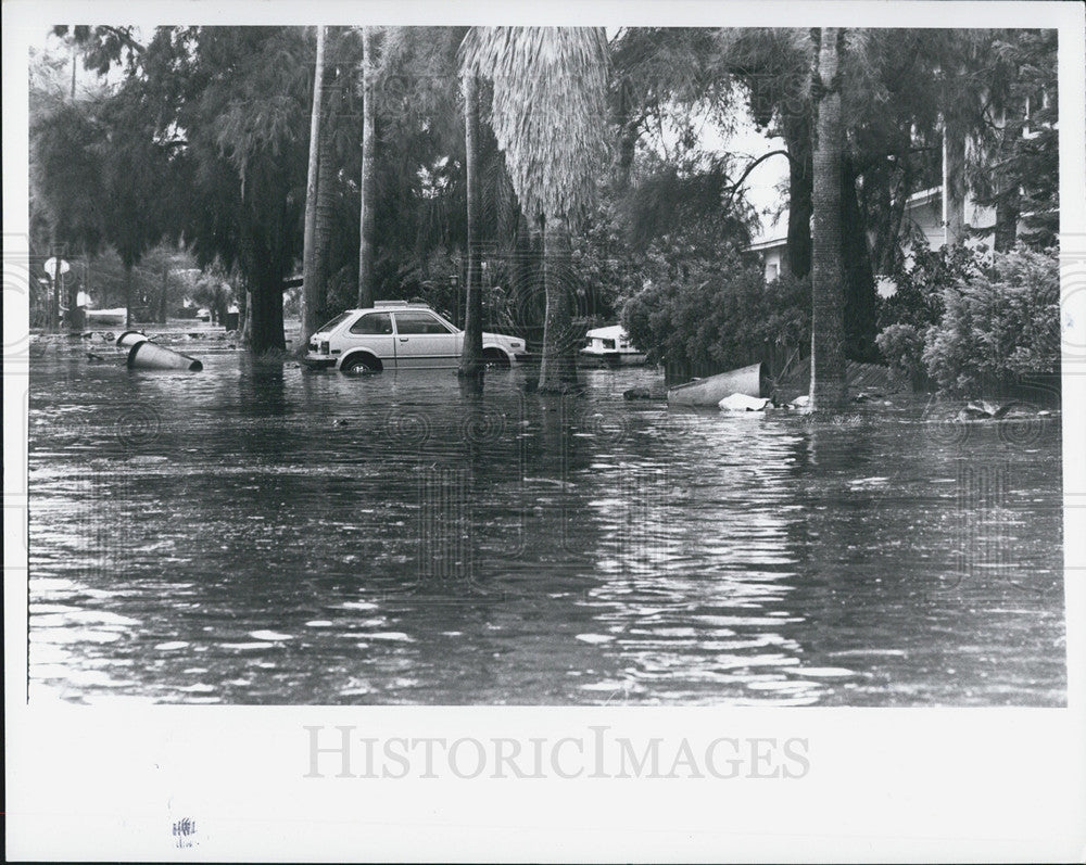 1982 Press Photo A Storm Floods The Roads - Historic Images