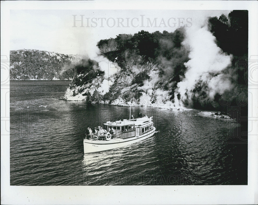 1965 Press Photo Inexpensive Boat trip on New Zealand&#39;s Lake Rotomahana - Historic Images