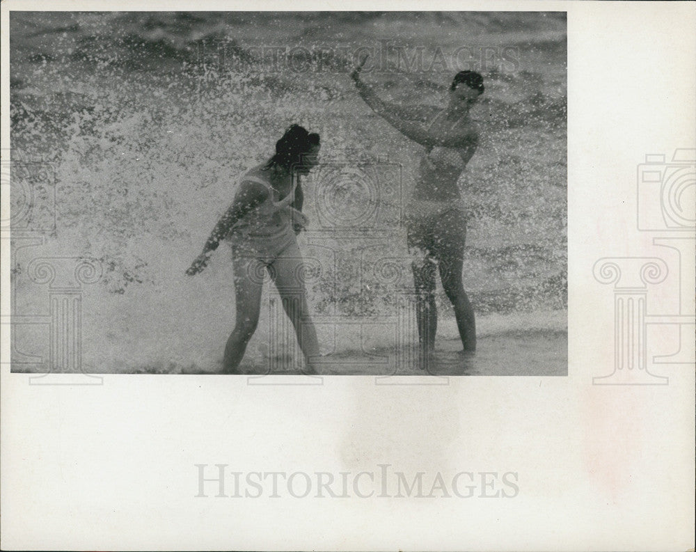 1971 Press Photo Joyce  Hartman and Margaret Carew  bounced briskly over - Historic Images