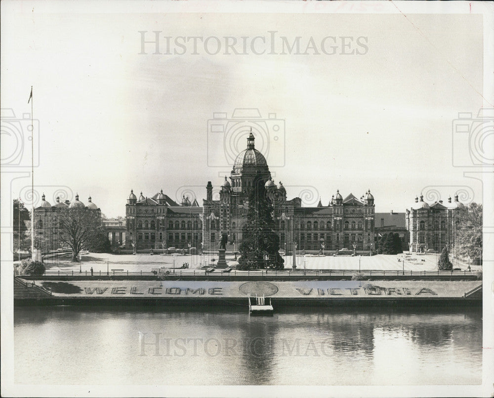 Press Photo Flowery part of the waterfront of the Parliament Building - Historic Images