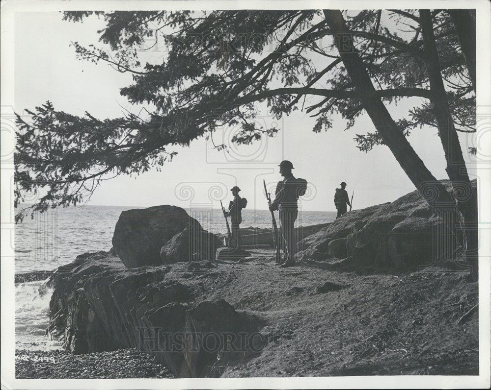 Press Photo Members of reconnaissance in full alert of the West Coast,Canada. - Historic Images