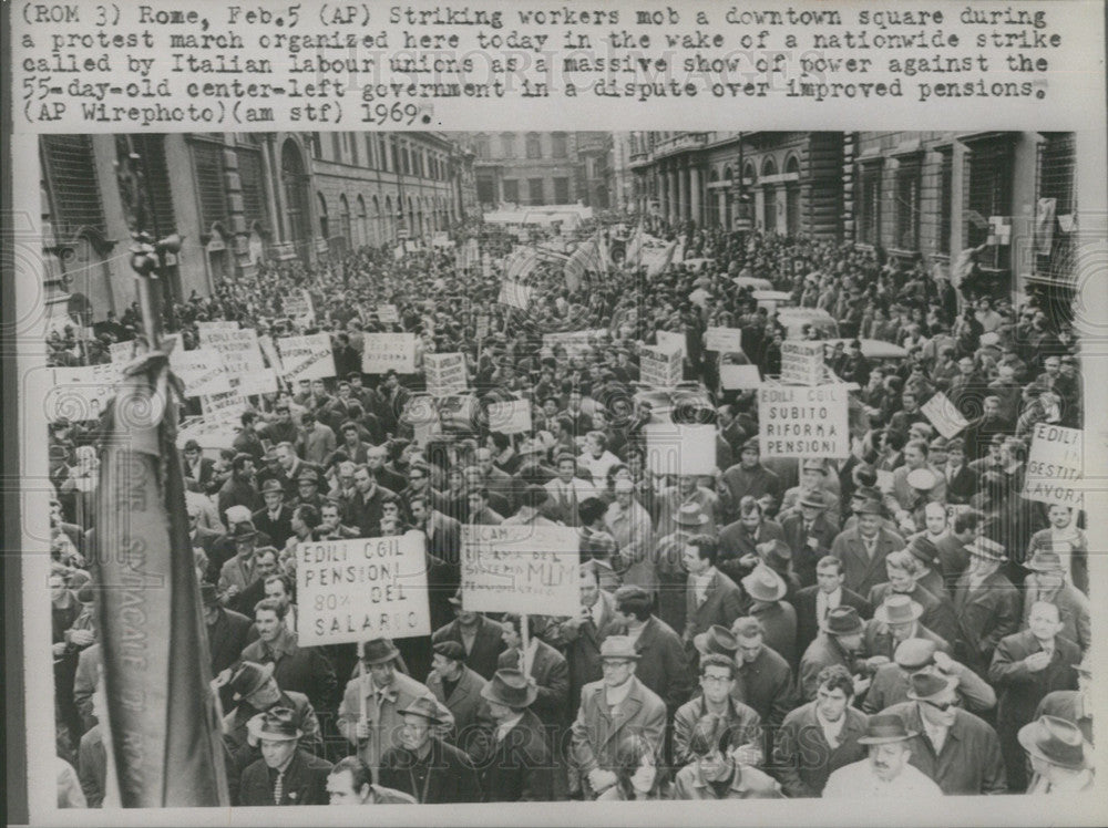 1969 Press Photo Italian Labour Union massive show of power - Historic Images