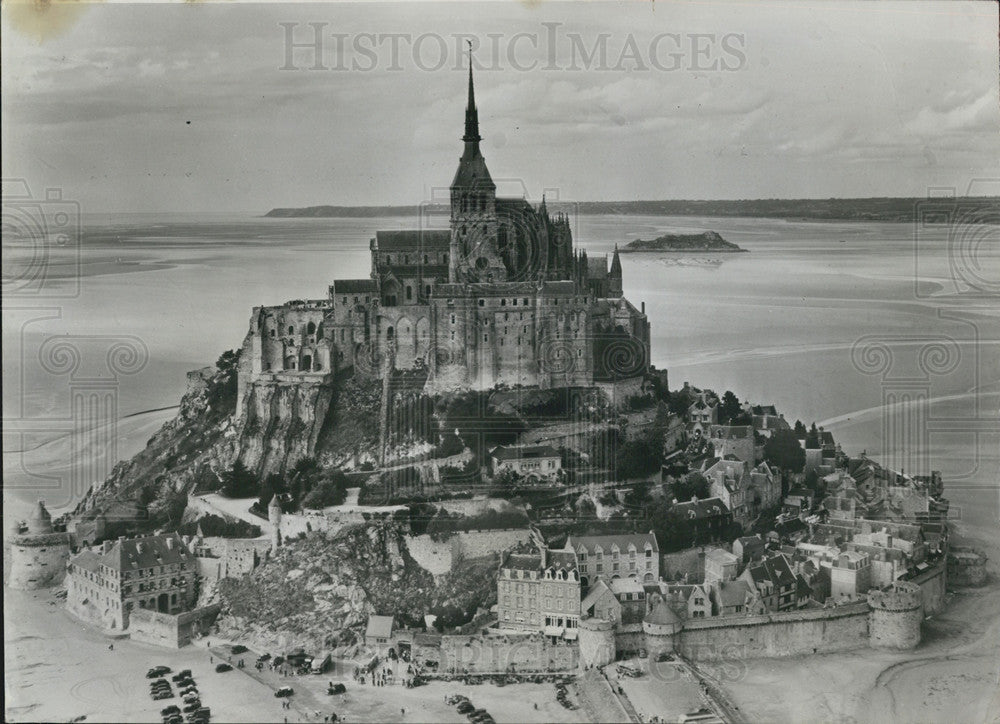 1965 Press Photo Mont-Saint Michael in France - Historic Images