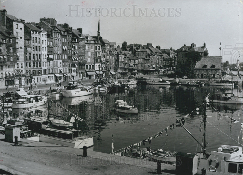 1966 Press Photo Honfleur Harbor is the home of explorers and modern artists. - Historic Images