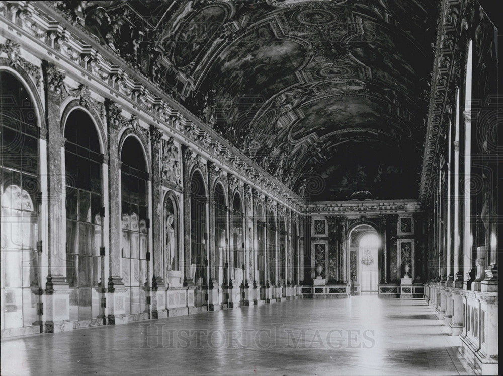 1968 Press Photo Pictured is the Hall of Mirrors at the palace at Versailles. - Historic Images