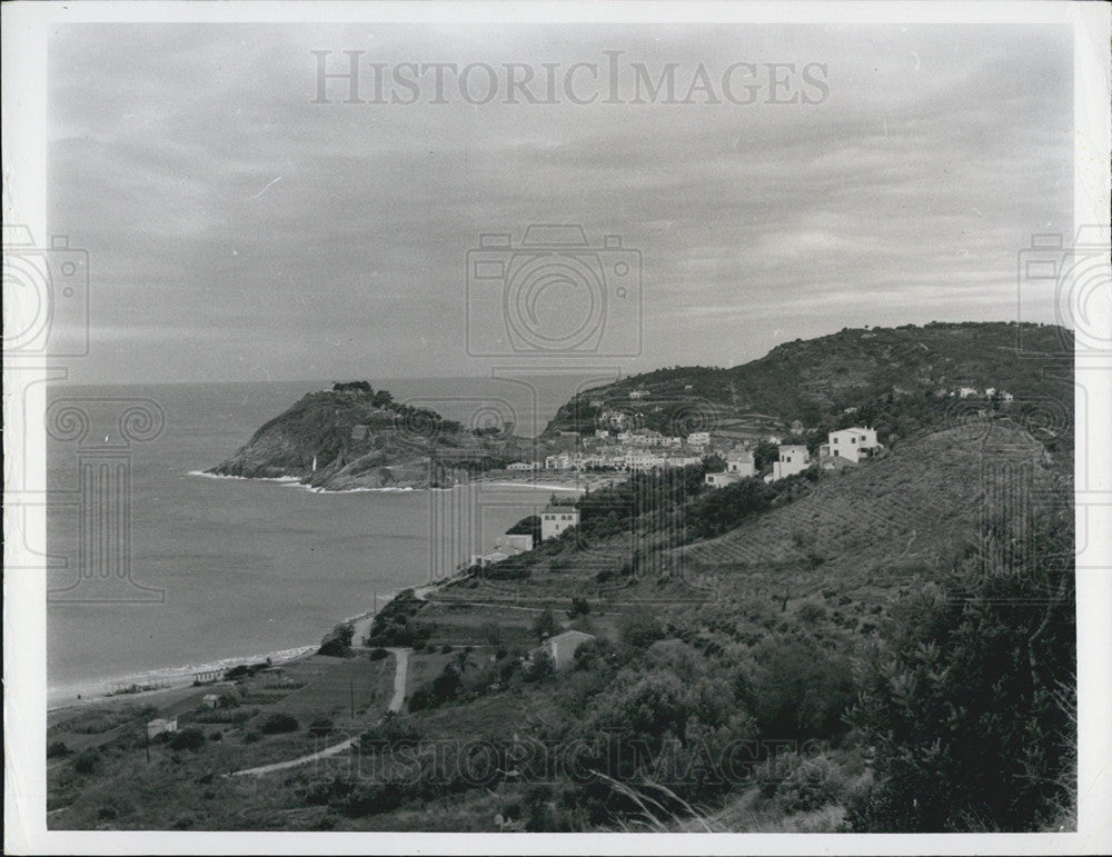 1968 Press Photo Shoreline on the Costa Brava in Spain - Historic Images