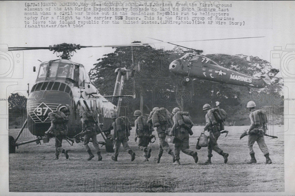 1965 Press Photo Leaving Santa Domingo to go back home to the states. - Historic Images