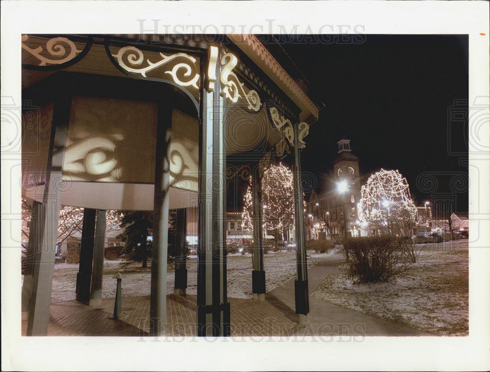 1993 Press Photo Woodstock Town Square Decorated With Lights Christmas - Historic Images