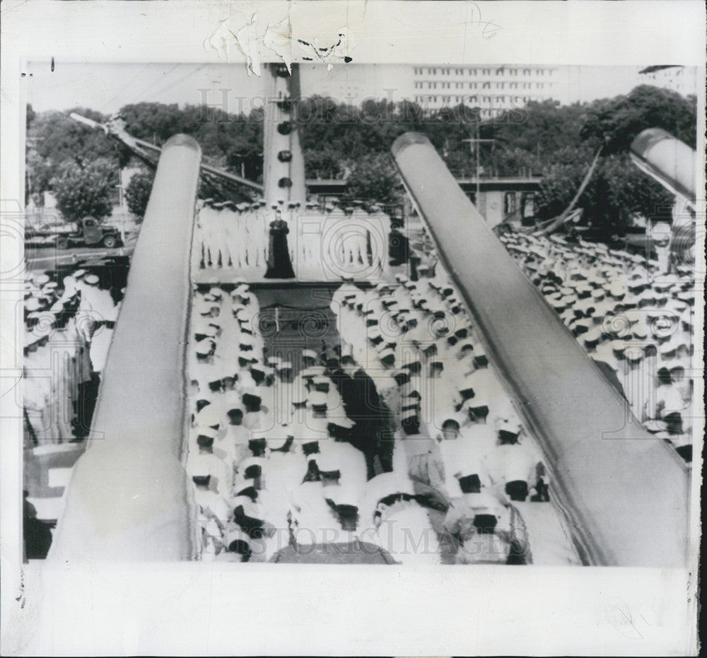 1960 Press Photo USS Macon Shipmates Memorial Service For US Navy Band Deaths - Historic Images