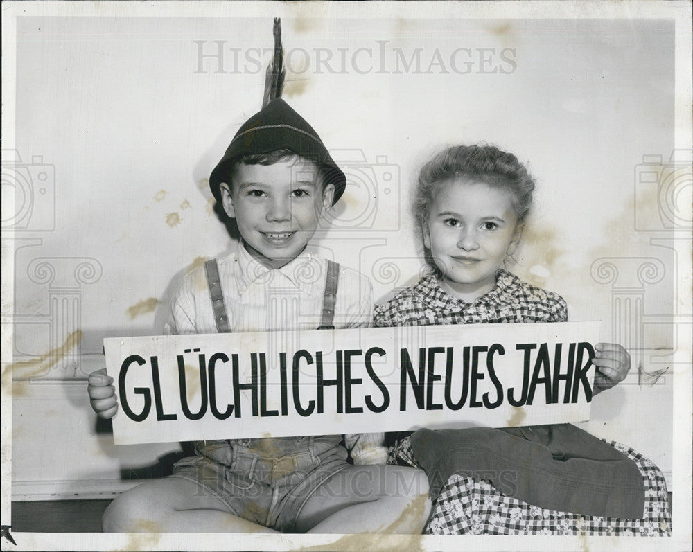 1955 Press Photo Peter Boll Regina Lang Happy New Year German - Historic Images